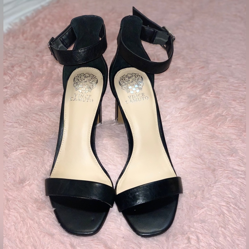 Used. Vince Camuto Sandal w/Heel. Color Black Leather. Size 9.